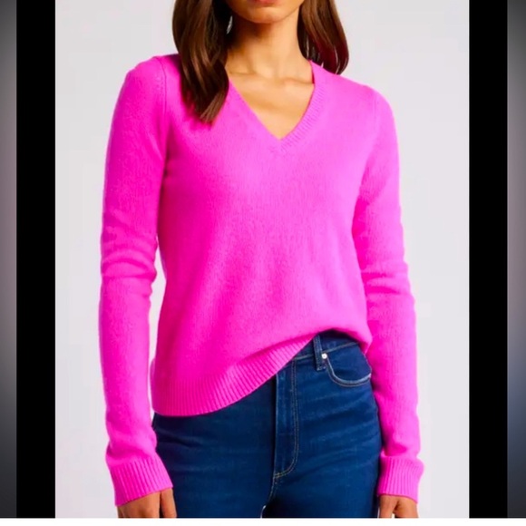 NWT Nordstrom 100% Cashmere Fuscia V-Neck Sweater - Size L - Picture 1 of 2